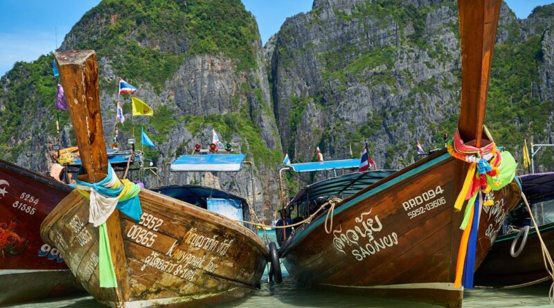 viaggio in thailandia - spiaggia con barche