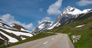 passo dell'Albula in Svizzera durante giro dei 6 passi in moto