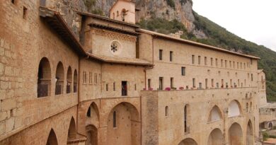 Monastero benedettino Subiaco e borgo medievale degli opifici